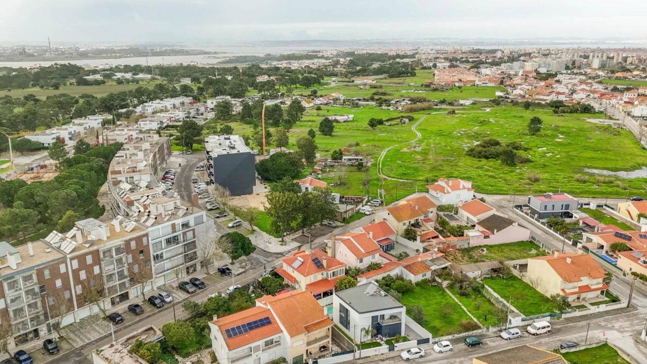 Moradia T4 para Venda em Santo Antonio da Charneca Foto 58