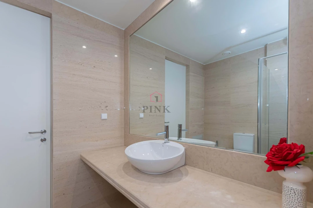 Apartamento T4 para Venda em São Martinho Foto 11