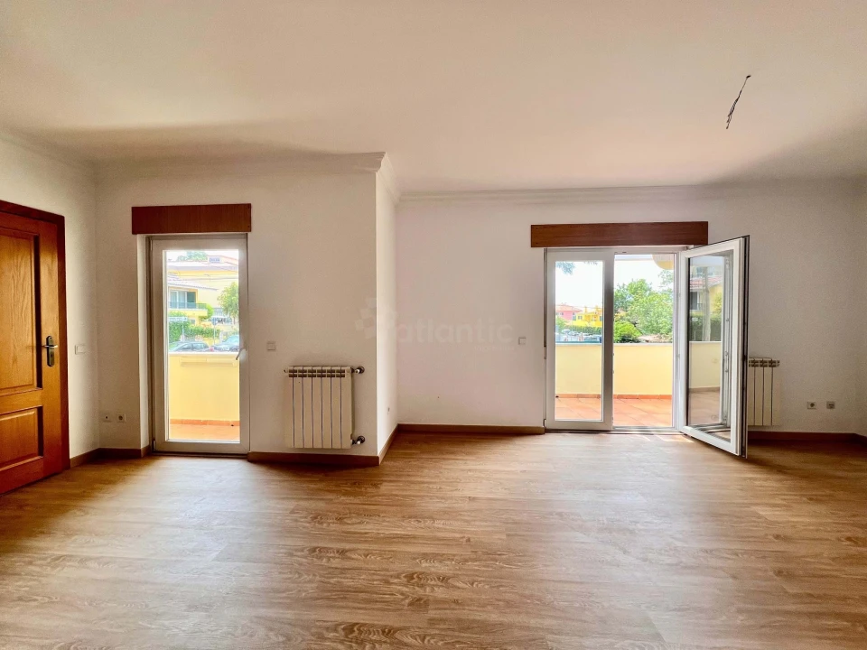 Apartamento T3 para Venda em São Domingos de Rana Foto 9