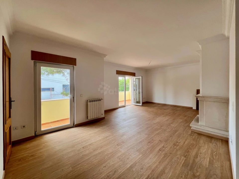 Apartamento T3 para Venda em São Domingos de Rana Foto 4