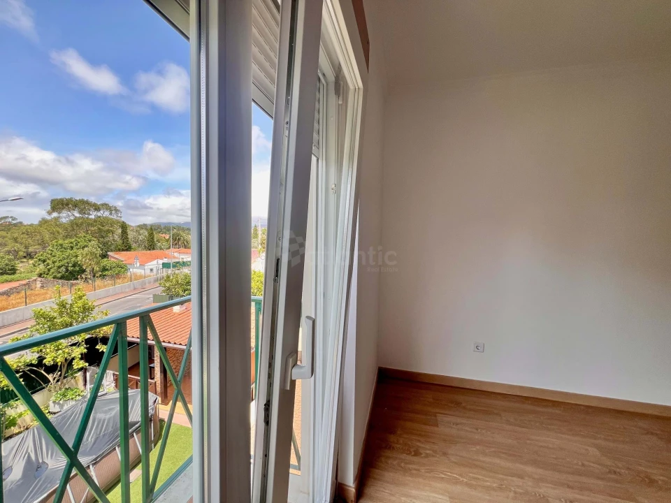 Apartamento T3 para Venda em São Domingos de Rana Foto 37