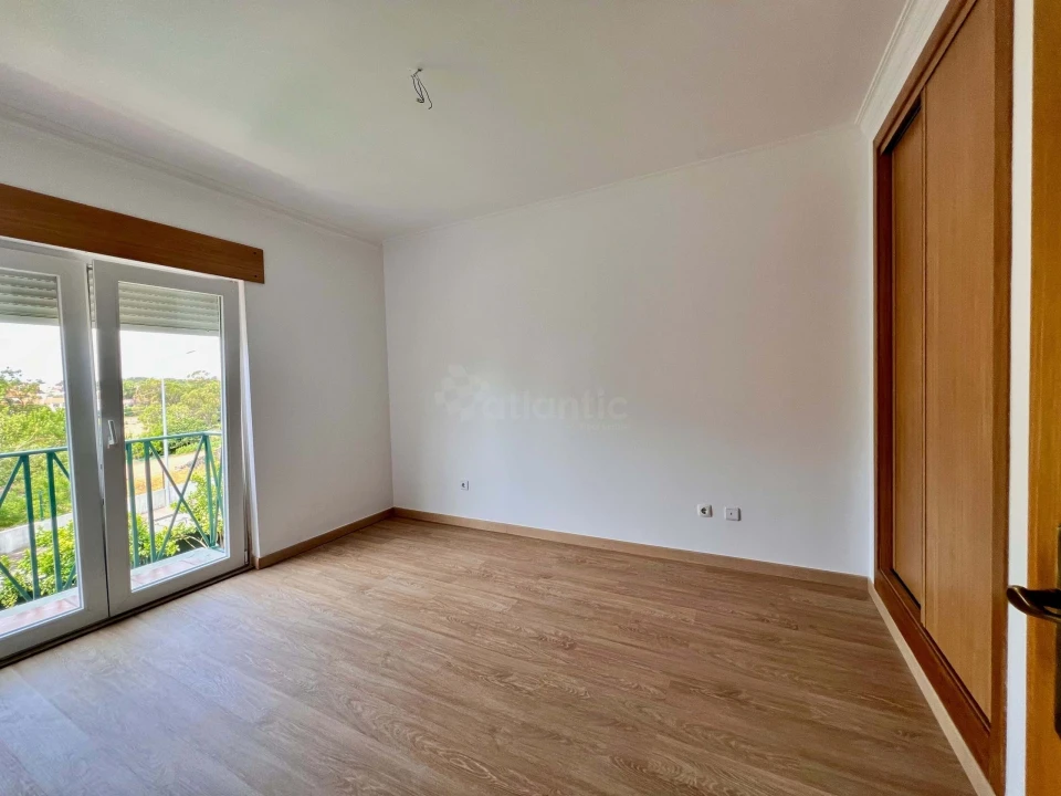 Apartamento T3 para Venda em São Domingos de Rana Foto 35