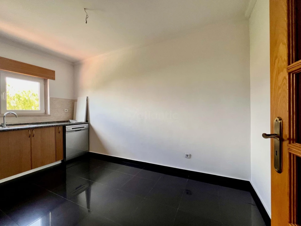 Apartamento T3 para Venda em São Domingos de Rana Foto 18