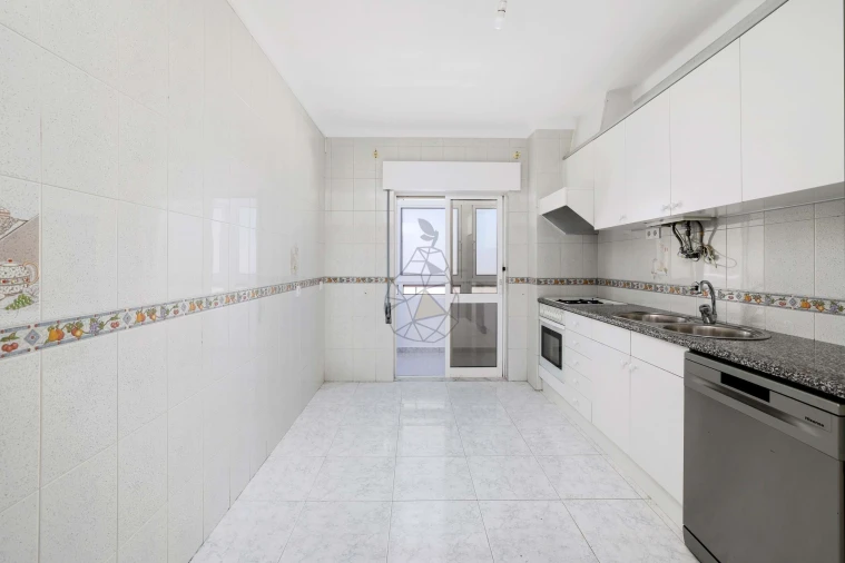 Apartamento T3 para Arrendamento em Portimão Foto 13