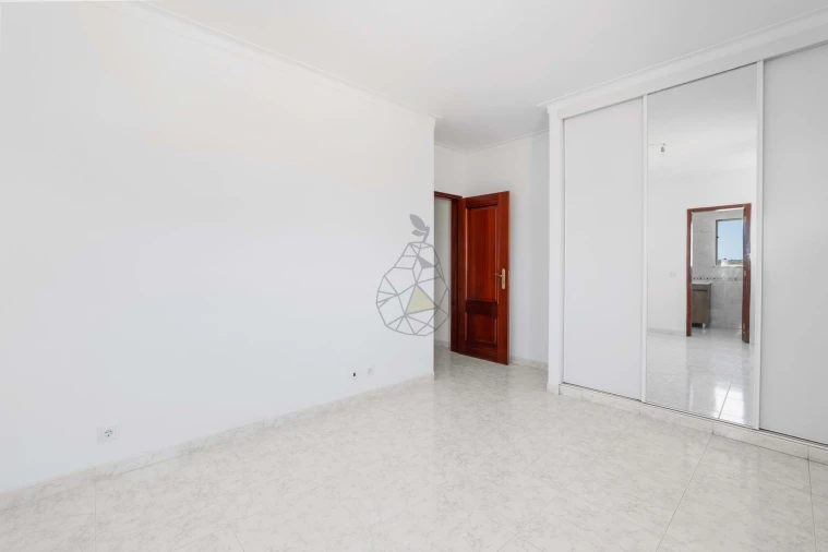 Apartamento T3 para Arrendamento em Portimão Foto 30