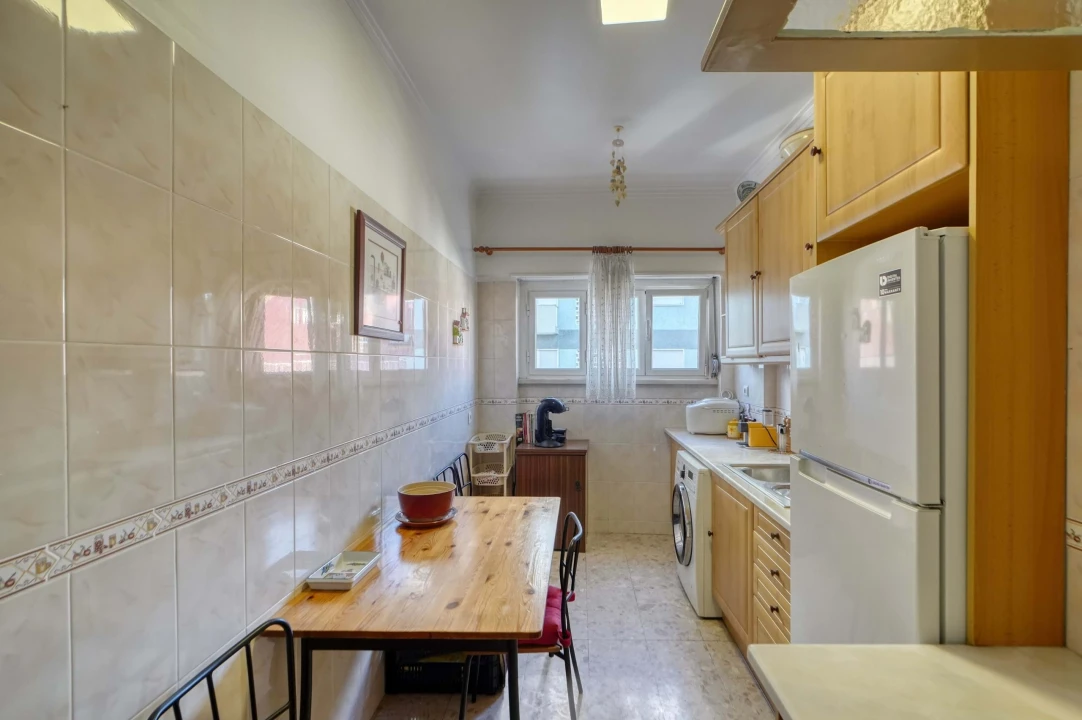 Apartamento T2 para Venda em Benfica Foto 4