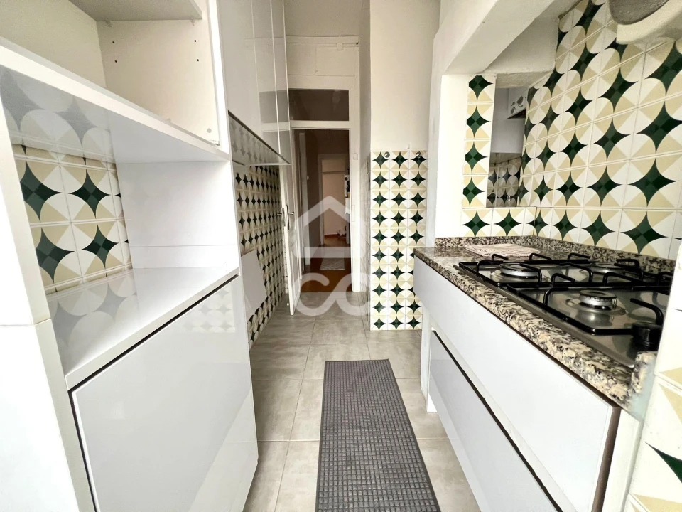 Apartamento T2 para Arrendamento em Santo António Foto 6