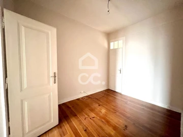 Apartamento T2 para Arrendamento em Santo António