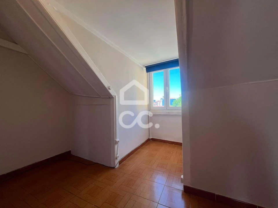 Apartamento T2 para Arrendamento em Santo António Foto 11