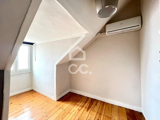 Apartamento T2 para Arrendamento em Santo António Foto 17