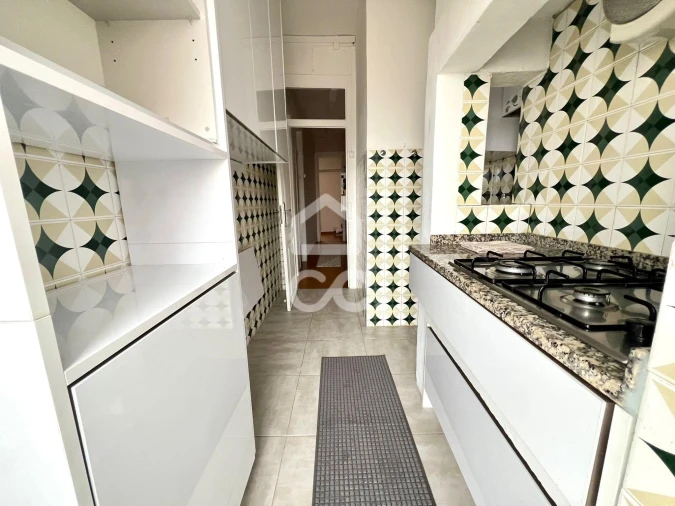 Apartamento T2 para Arrendamento em Santo António Foto 6