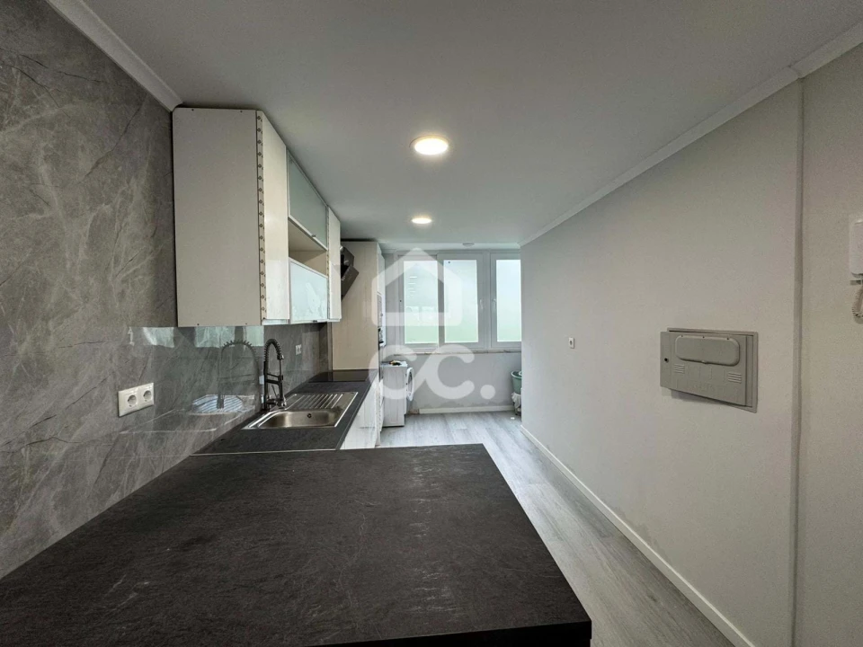 Apartamento T2 para Venda em Benfica Foto 5