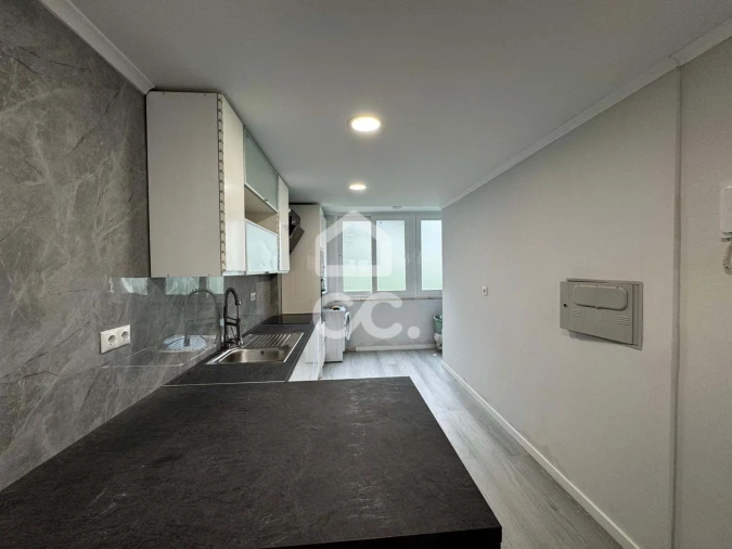 Apartamento T2 para Venda em Benfica Foto 5