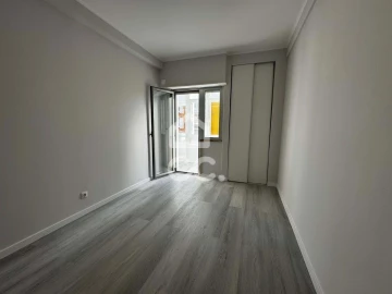 Apartamento T2 para Venda em Oeiras e São Julião da Barra, Paço de Arcos e Caxias