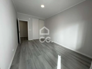 Apartamento T2 para Venda em Oeiras e São Julião da Barra, Paço de Arcos e Caxias