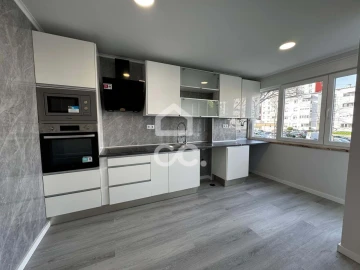 Apartamento T2 para Venda em Oeiras e São Julião da Barra, Paço de Arcos e Caxias