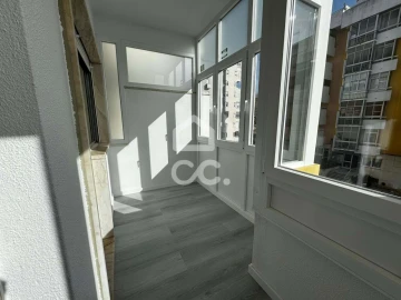 Apartamento T2 para Venda em Oeiras e São Julião da Barra, Paço de Arcos e Caxias