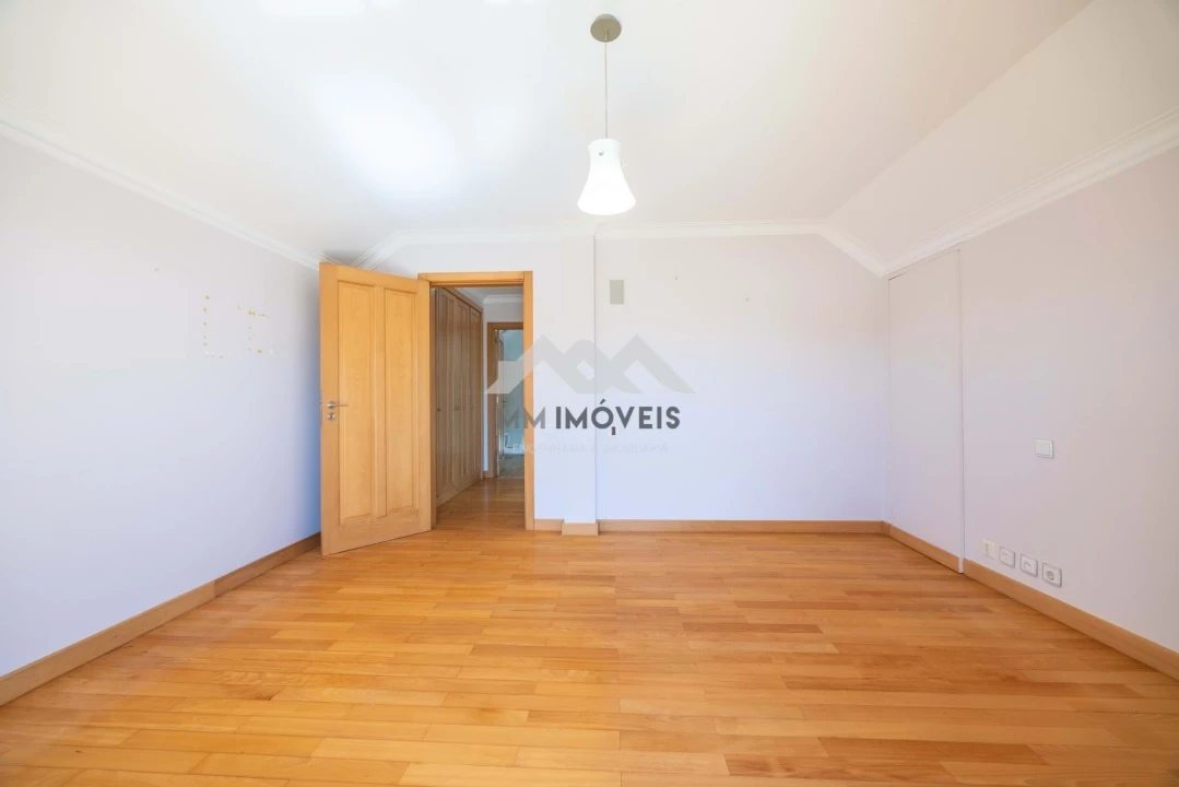 Moradia T5 para Venda em Grijo Foto 9