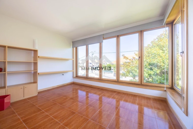 Moradia T5 para Venda em Grijo Foto 52