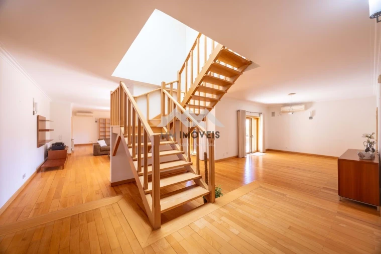 Moradia T5 para Venda em Grijo Foto 16