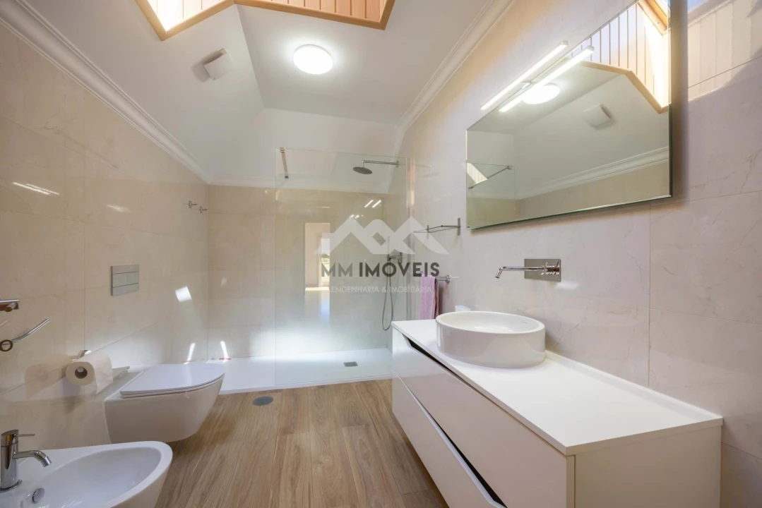 Moradia T5 para Venda em Grijo Foto 12