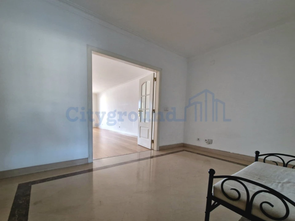 Apartamento T3 para Arrendamento em Algés, Linda-A-Velha e Cruz Quebrada-Dafundo Foto 5