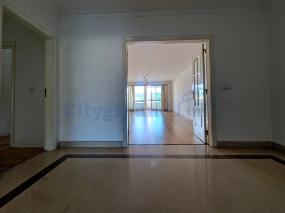 Apartamento T3 para Arrendamento em Algés, Linda-A-Velha e Cruz Quebrada-Dafundo Foto 6