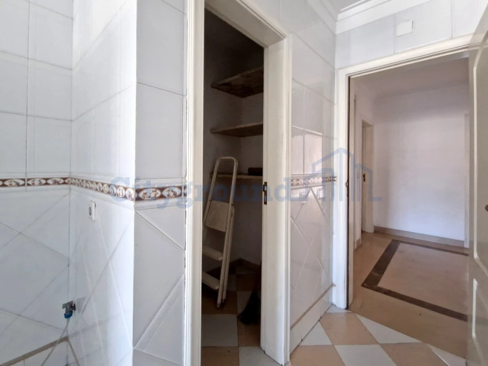 Apartamento T3 para Arrendamento em Algés, Linda-A-Velha e Cruz Quebrada-Dafundo Foto 14