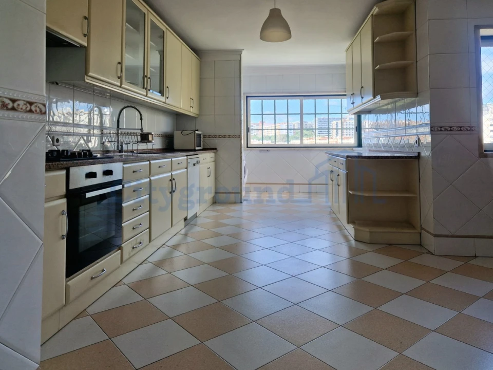 Apartamento T3 para Arrendamento em Algés, Linda-A-Velha e Cruz Quebrada-Dafundo Foto 15