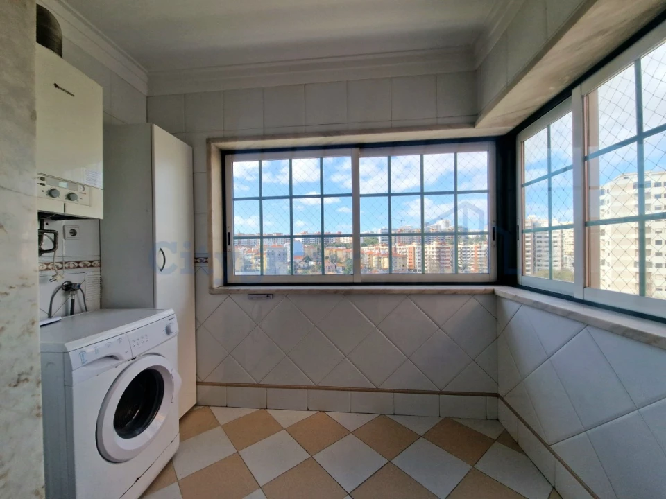 Apartamento T3 para Arrendamento em Algés, Linda-A-Velha e Cruz Quebrada-Dafundo Foto 16