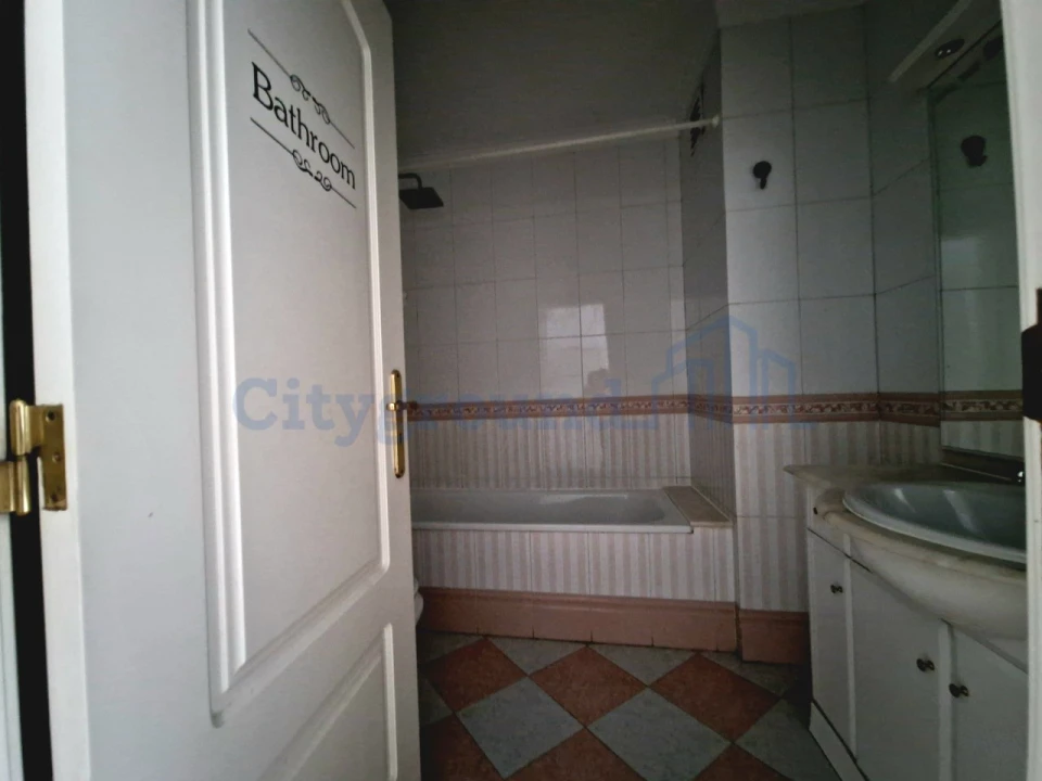 Apartamento T3 para Arrendamento em Algés, Linda-A-Velha e Cruz Quebrada-Dafundo Foto 20