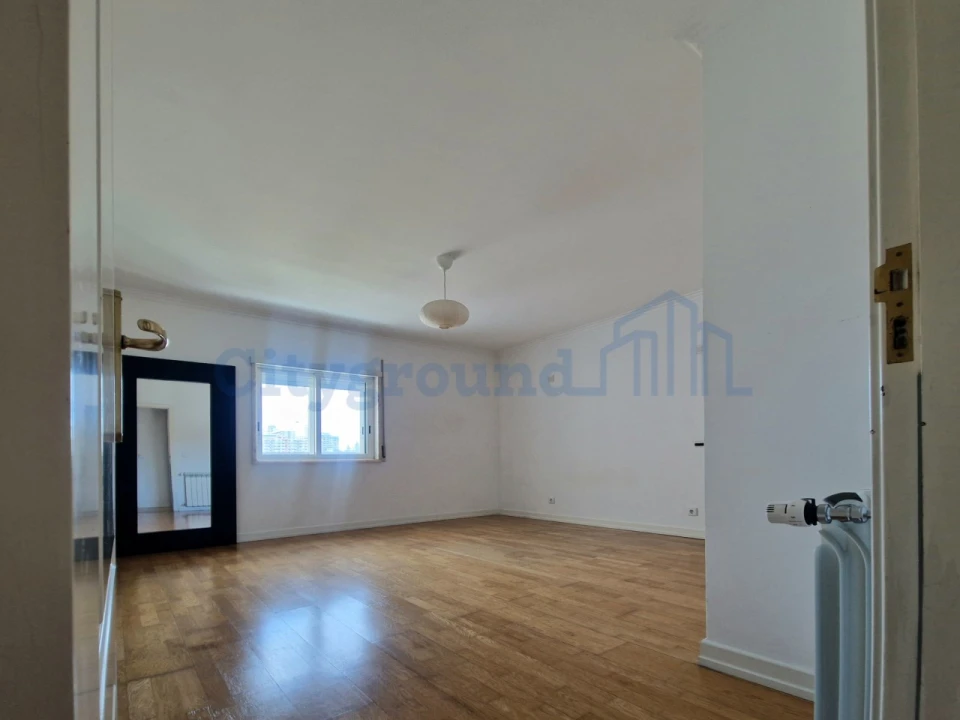 Apartamento T3 para Arrendamento em Algés, Linda-A-Velha e Cruz Quebrada-Dafundo Foto 27