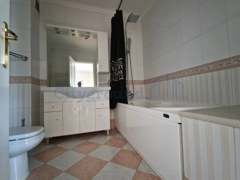 Apartamento T3 para Arrendamento em Algés, Linda-A-Velha e Cruz Quebrada-Dafundo Foto 29