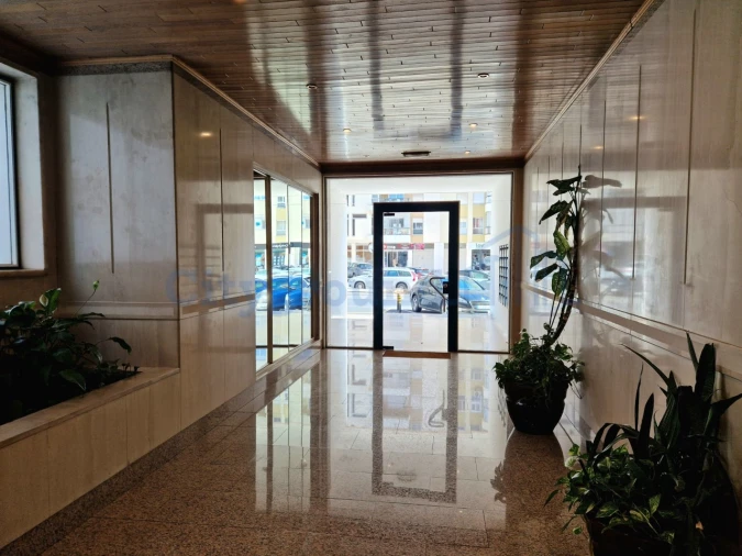 Apartamento T3 para Arrendamento em Algés, Linda-A-Velha e Cruz Quebrada-Dafundo Foto 3