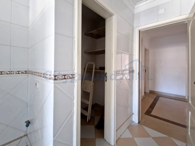 Apartamento T3 para Arrendamento em Algés, Linda-A-Velha e Cruz Quebrada-Dafundo Foto 14