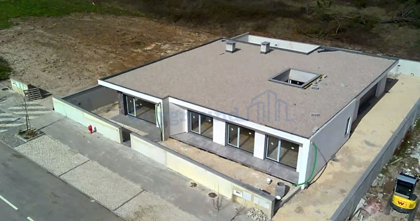 Moradia T4 para Venda em Parceiros e Azoia Foto 3