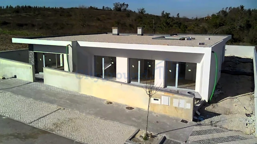 Moradia T4 para Venda em Parceiros e Azoia Foto 1