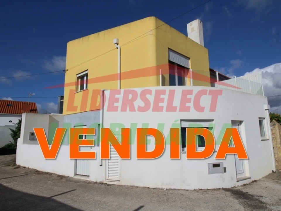 Moradia T2 para Venda em Silveira Foto 1