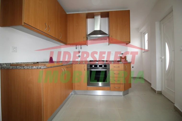 Moradia T2 para Venda em Silveira Foto 3