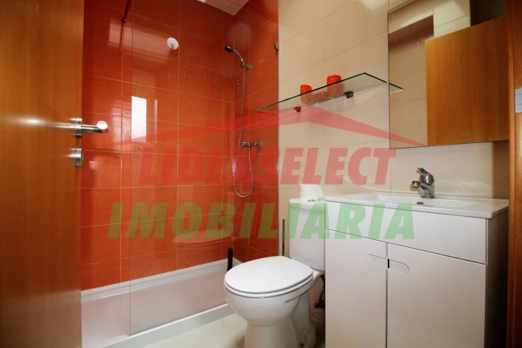 Moradia T2 para Venda em Silveira Foto 4