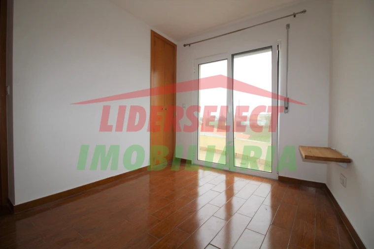 Moradia T2 para Venda em Silveira Foto 10