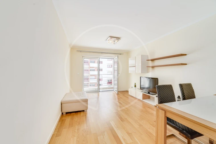 Apartamento T1 para Arrendamento em São Domingos de Benfica Foto 2