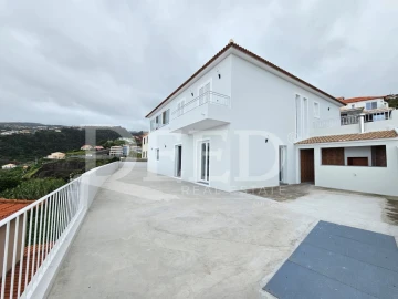 Moradia T3 para Venda em Santa Cruz