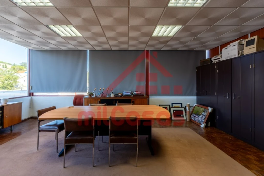 Escritório para Arrendamento em Santa Maria, São Pedro e Matacães Foto 7