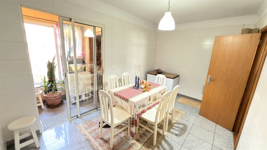 Apartamento T4 para Venda em São Martinho Foto 6