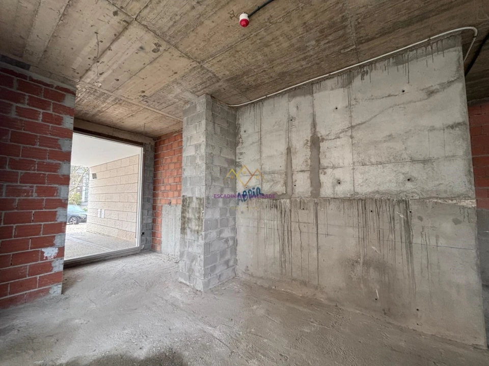 Loja para Arrendamento em Lumiar Foto 9