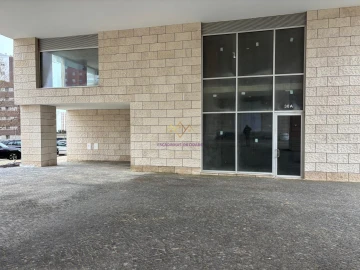 Loja para Arrendamento em Lumiar