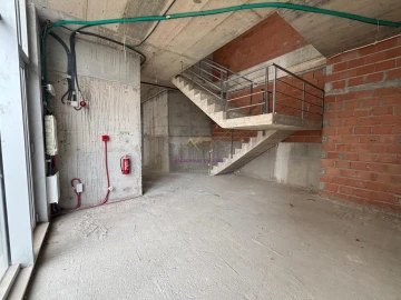 Loja para Arrendamento em Lumiar