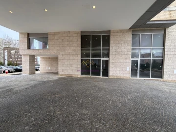 Loja para Arrendamento em Lumiar