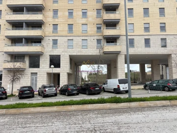 Loja para Arrendamento em Lumiar